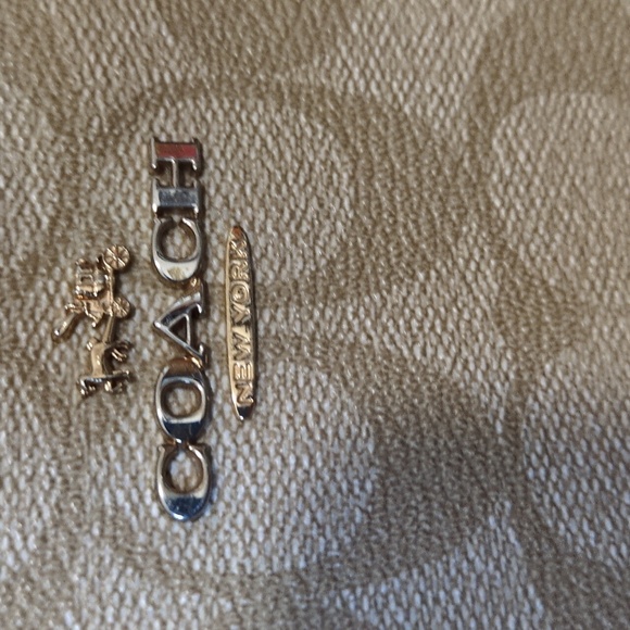 🛍️Coach Beige Signature Crossbody - Picture 2 of 10